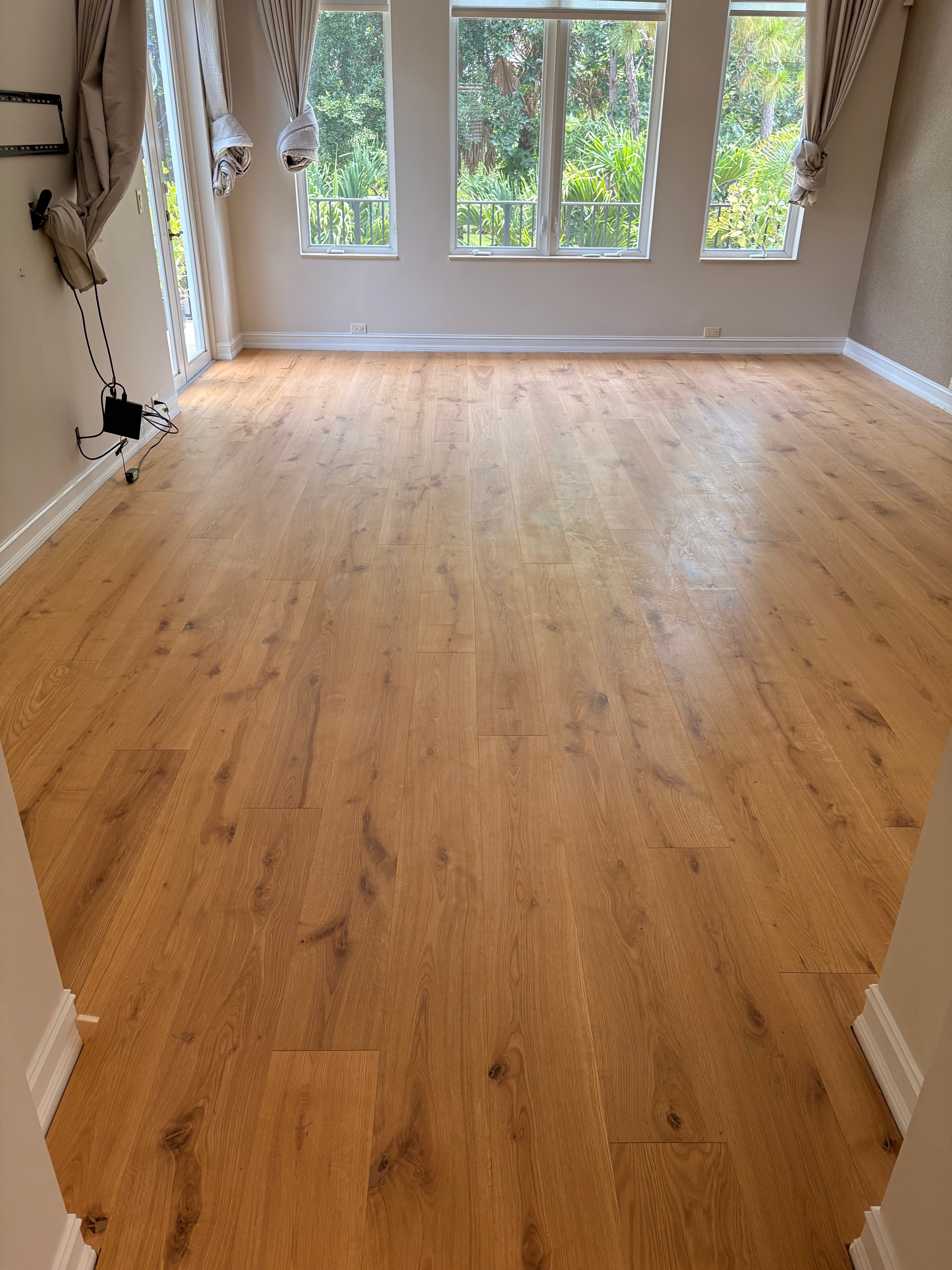 Cappuccino White Oak Wire-Brushed Engineered Hardwood Flooring – Tongue & Groove | 5/8” x 7-5/8” x 96” with 3.5mm Top Layer (20.55 sq. ft./Case)
