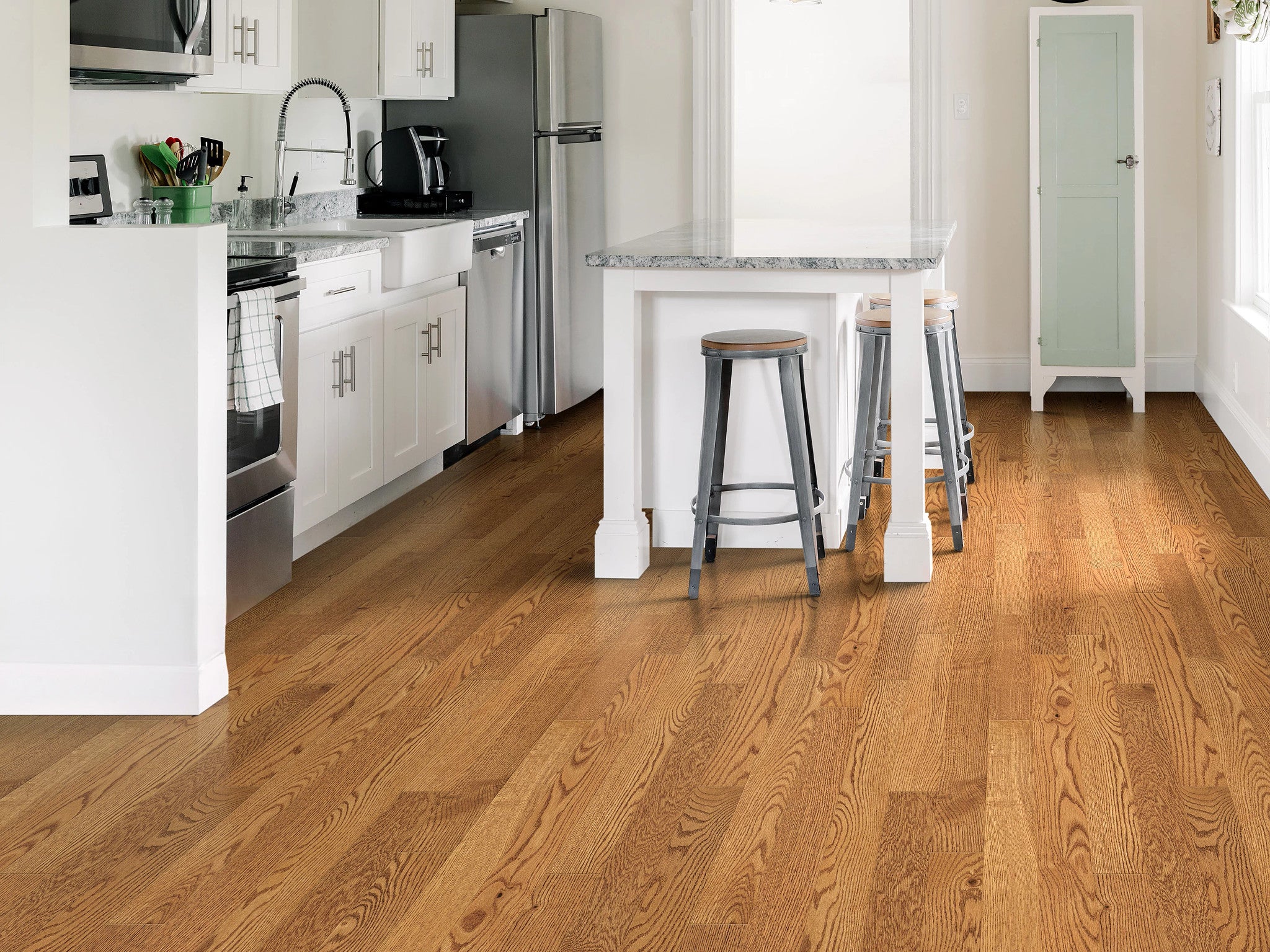 Lineage Oak 3" Engineered Hardwood Flooring in Honey - 9/16" Thick, Random Length Planks, 24.86 sq. ft. Carton