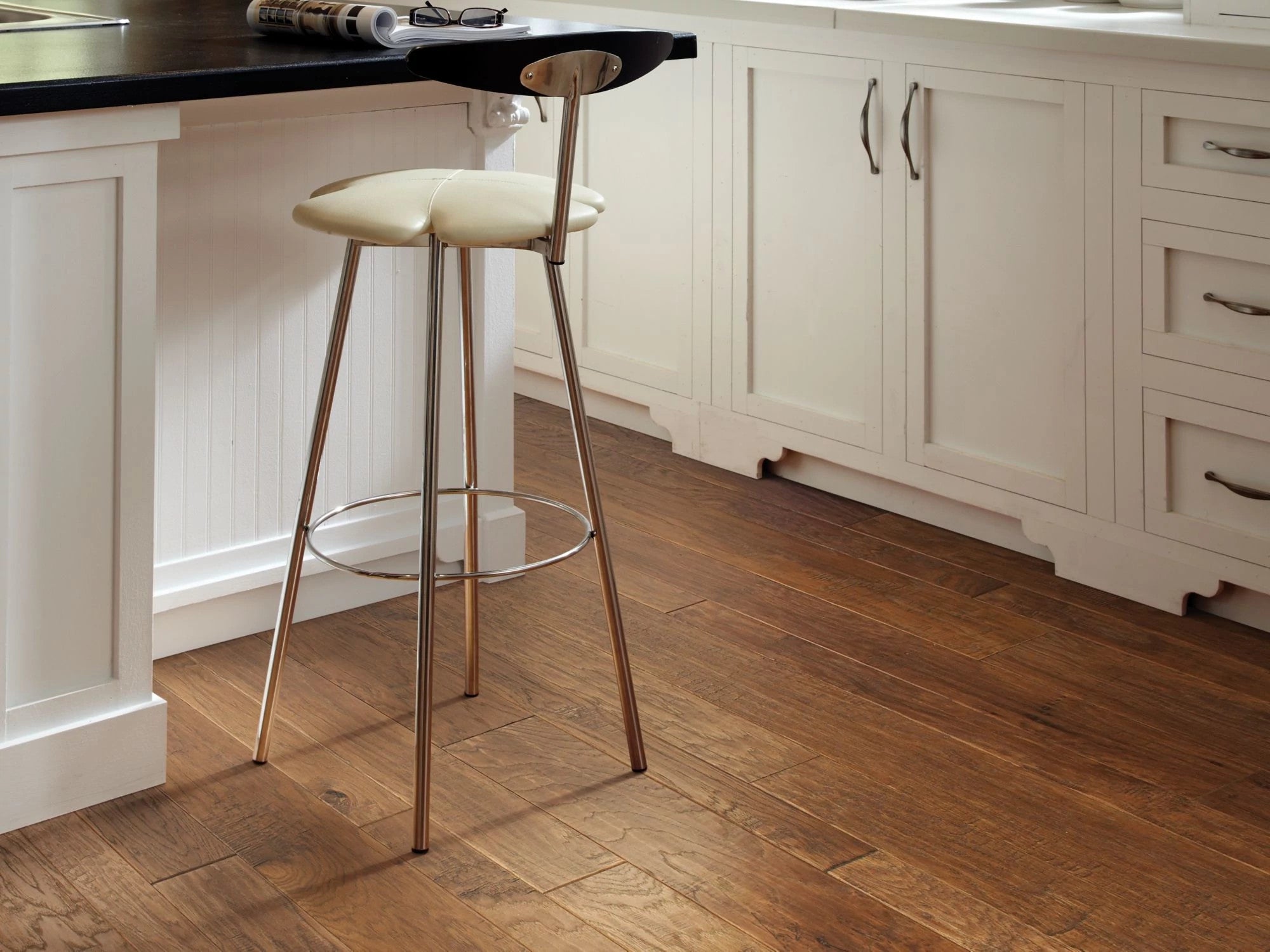 Grant Grove Woodlake Engineered Hickory Hardwood Flooring, Mixed Widths (3 1/4"–6 3/8"), Heavy Scraped, 3/8" Thick